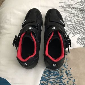 Peloton size 40 cycling shoes